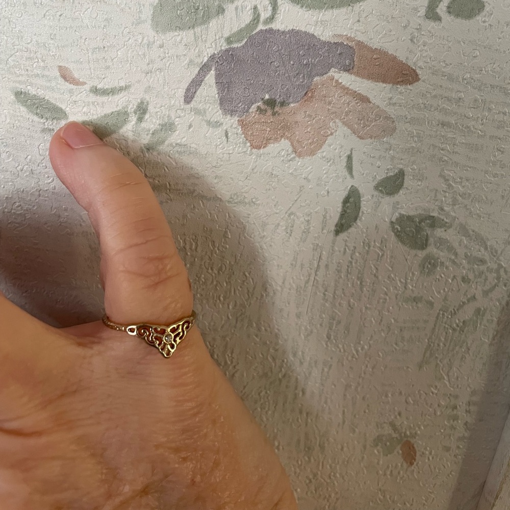 Gold ladies pinky ring size 4